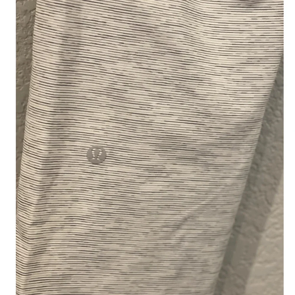lululemon -on the fly-pants‎  4 white & black